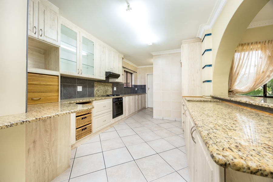 9 Bedroom Property for Sale in Vierlanden Western Cape